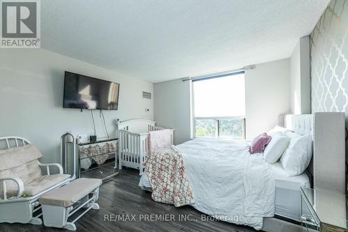 522 - 6 Humberline Drive, Toronto, ON - Indoor Photo Showing Bedroom