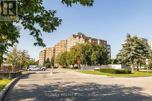 522 - 6 Humberline Drive, Toronto, ON - Outdoor