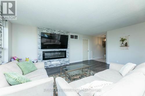 522 - 6 Humberline Drive, Toronto, ON - Indoor Photo Showing Living Room