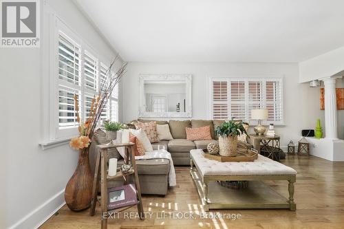 162 Montgomery Street, Peterborough (Otonabee), ON - Indoor Photo Showing Living Room