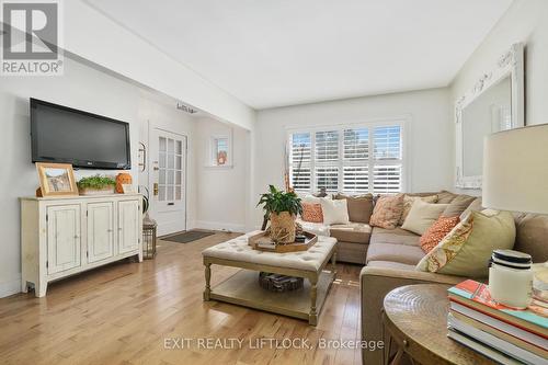 162 Montgomery Street, Peterborough (Otonabee), ON - Indoor Photo Showing Living Room