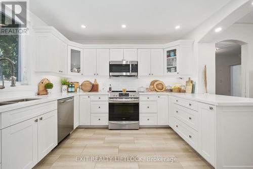 162 Montgomery Street, Peterborough (Otonabee), ON - Indoor Photo Showing Kitchen