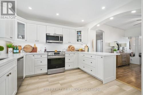 162 Montgomery Street, Peterborough (Otonabee), ON - Indoor Photo Showing Kitchen With Upgraded Kitchen