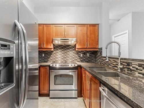 113-16 Dallimore Circ, Toronto, ON - Indoor Photo Showing Kitchen With Double Sink With Upgraded Kitchen