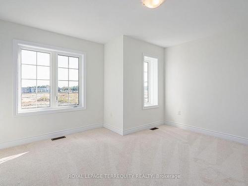 21 Mission St, Wasaga Beach, ON - Indoor Photo Showing Other Room