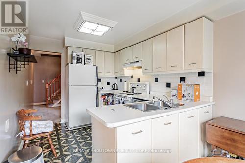 14 - 27 Hartnell Square, Brampton, ON - Indoor Photo Showing Kitchen With Double Sink