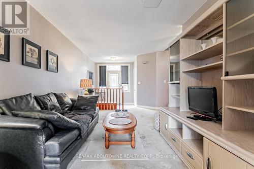 14 - 27 Hartnell Square, Brampton, ON - Indoor Photo Showing Living Room