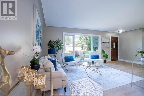 3571 Charlevoix Avenue, Windsor, ON - Indoor Photo Showing Living Room