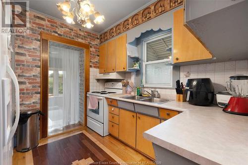 577 Allendale, Windsor, ON - Indoor Photo Showing Kitchen With Double Sink