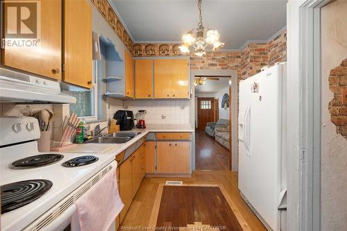 577 Allendale, Windsor, ON - Indoor Photo Showing Kitchen With Double Sink