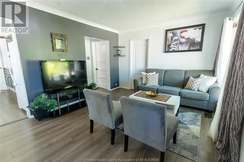 1709 Cadillac, Windsor, ON - Indoor Photo Showing Living Room