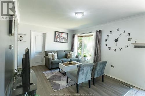 1709 Cadillac, Windsor, ON - Indoor Photo Showing Living Room