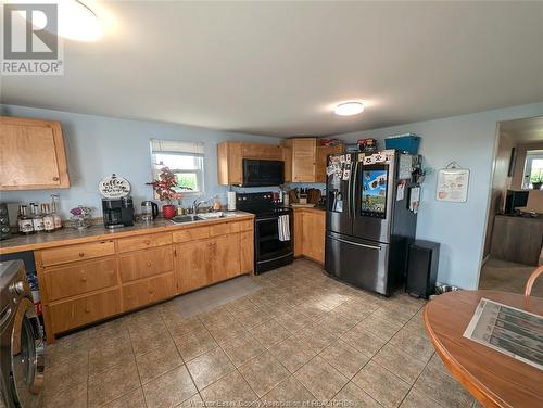 15871 County Road 8, Essex, ON - Indoor Photo Showing Kitchen With Double Sink