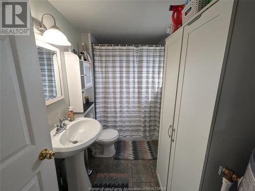 15871 County Road 8, Essex, ON - Indoor Photo Showing Bathroom