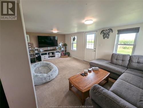 15871 County Road 8, Essex, ON - Indoor Photo Showing Living Room