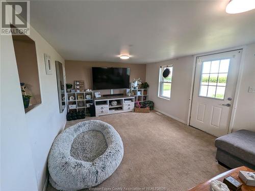 15871 County Road 8, Essex, ON - Indoor Photo Showing Living Room