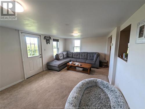 15871 County Road 8, Essex, ON - Indoor Photo Showing Living Room