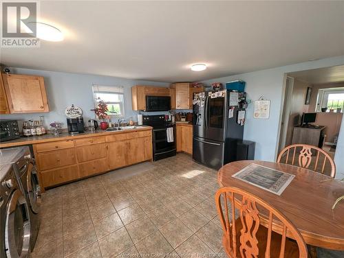 15871 County Road 8, Essex, ON - Indoor Photo Showing Kitchen With Double Sink