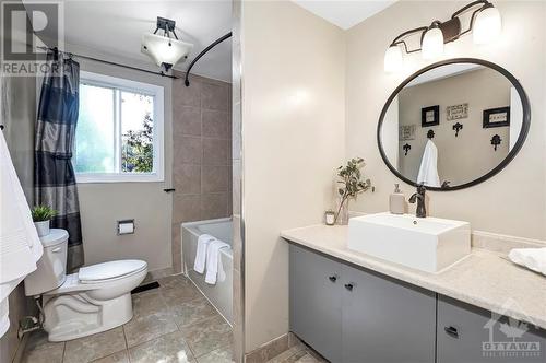 584 Dickinson Avenue, Ottawa, ON - Indoor Photo Showing Bathroom