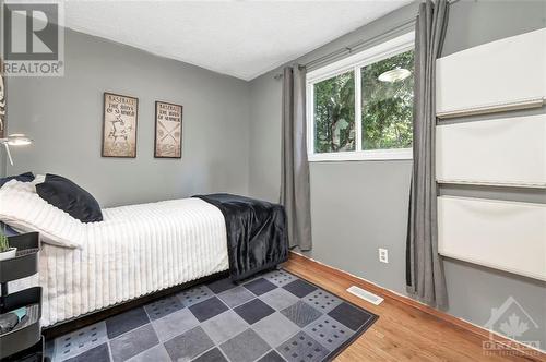 584 Dickinson Avenue, Ottawa, ON - Indoor Photo Showing Bedroom