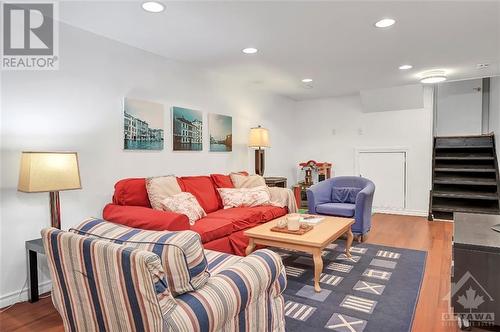 584 Dickinson Avenue, Ottawa, ON - Indoor Photo Showing Living Room