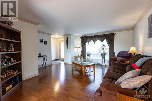 713 Montee Lebrun Road, Casselman, ON - Indoor Photo Showing Living Room