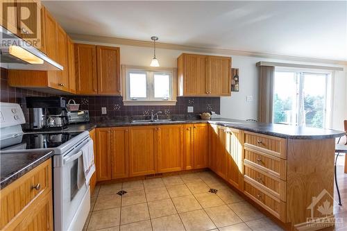 713 Montee Lebrun Road, Casselman, ON - Indoor Photo Showing Kitchen