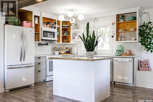 3229 Mountbatten Street, Saskatoon, SK - Indoor Photo Showing Kitchen With Upgraded Kitchen