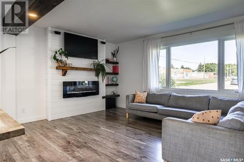 3229 Mountbatten Street, Saskatoon, SK - Indoor Photo Showing Living Room