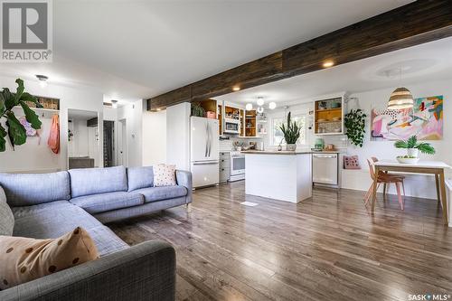 3229 Mountbatten Street, Saskatoon, SK - Indoor Photo Showing Living Room