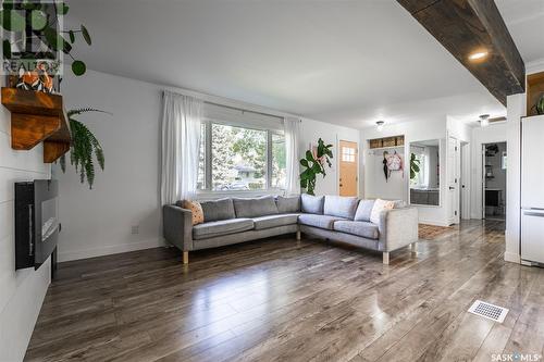 3229 Mountbatten Street, Saskatoon, SK - Indoor Photo Showing Living Room