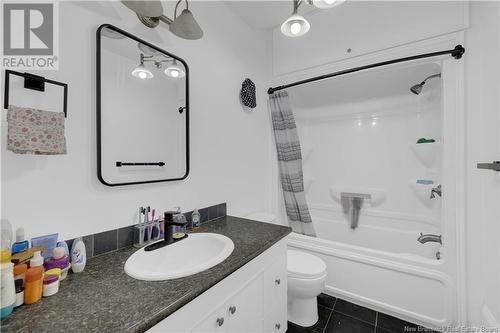 193/195 Canada, Fredericton, NB - Indoor Photo Showing Bathroom