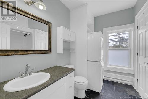 193/195 Canada, Fredericton, NB - Indoor Photo Showing Bathroom