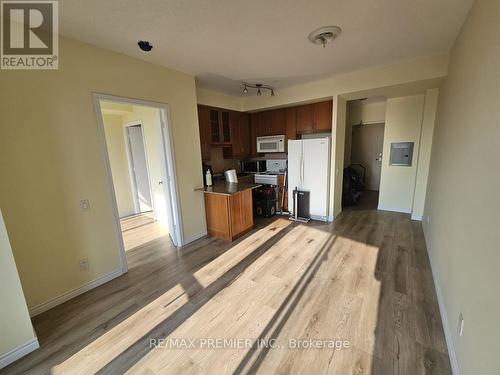 2002 - 60 Byng Avenue, Toronto, ON - Indoor Photo Showing Kitchen