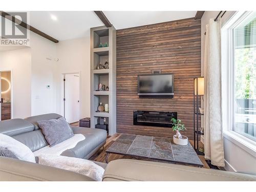 2737 Cedar Ridge Street, Lumby, BC - Indoor Photo Showing Living Room With Fireplace