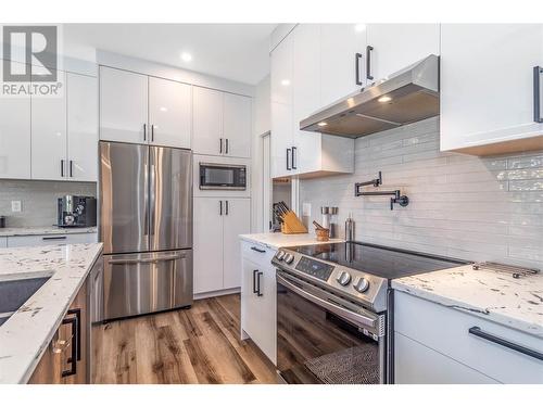 2737 Cedar Ridge Street, Lumby, BC - Indoor Photo Showing Kitchen With Stainless Steel Kitchen With Upgraded Kitchen