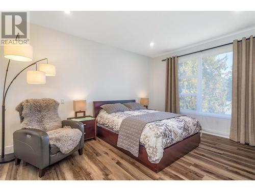 2737 Cedar Ridge Street, Lumby, BC - Indoor Photo Showing Bedroom