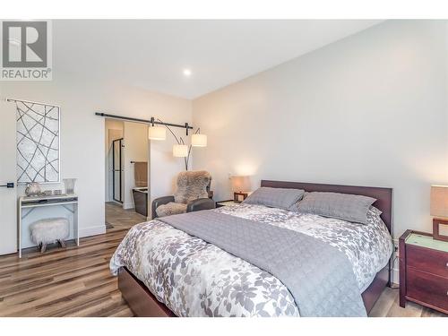 2737 Cedar Ridge Street, Lumby, BC - Indoor Photo Showing Bedroom