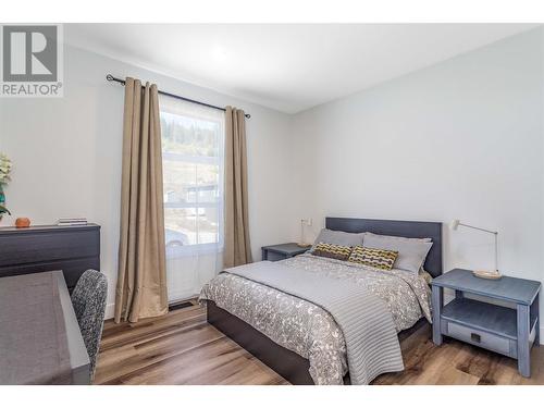 2737 Cedar Ridge Street, Lumby, BC - Indoor Photo Showing Bedroom