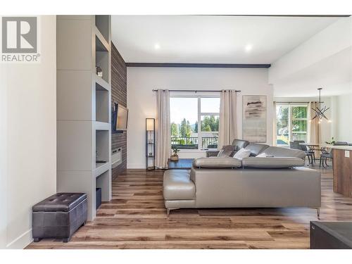 2737 Cedar Ridge Street, Lumby, BC - Indoor Photo Showing Living Room