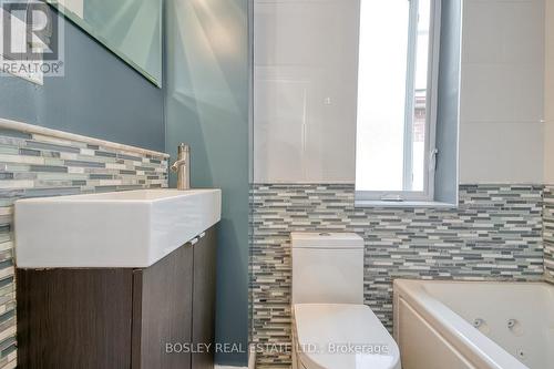 725 Manning Avenue, Toronto, ON - Indoor Photo Showing Bathroom