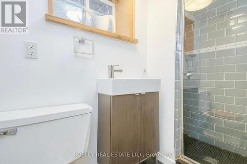 725 Manning Avenue, Toronto, ON - Indoor Photo Showing Bathroom