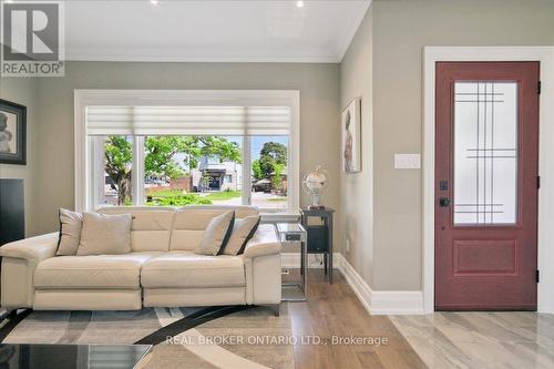 290 Gamma Street, Toronto, ON - Indoor Photo Showing Living Room