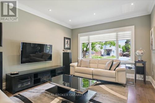 290 Gamma Street, Toronto, ON - Indoor Photo Showing Living Room