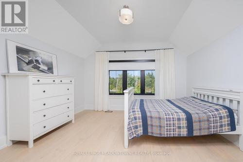 9275 Wellington Rd 50, Erin, ON - Indoor Photo Showing Bedroom