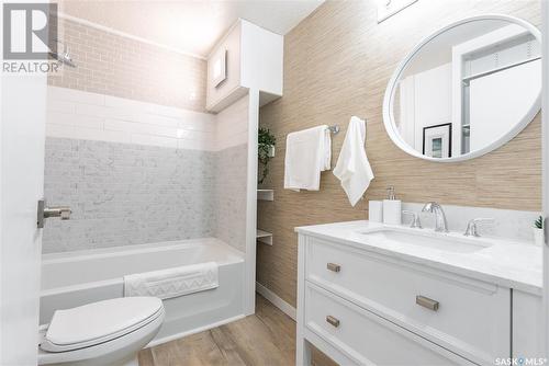 1516 H Avenue N, Saskatoon, SK - Indoor Photo Showing Bathroom