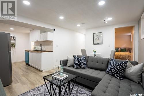 1516 H Avenue N, Saskatoon, SK - Indoor Photo Showing Living Room