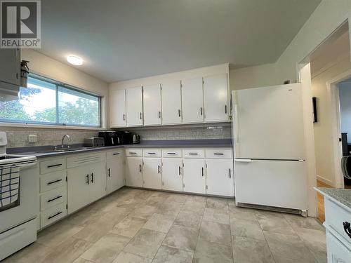 40 Hamilton Street, Gander, NL - Indoor Photo Showing Kitchen