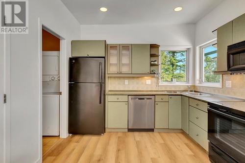 10541 Westshore Road, Vernon, BC - Indoor Photo Showing Kitchen