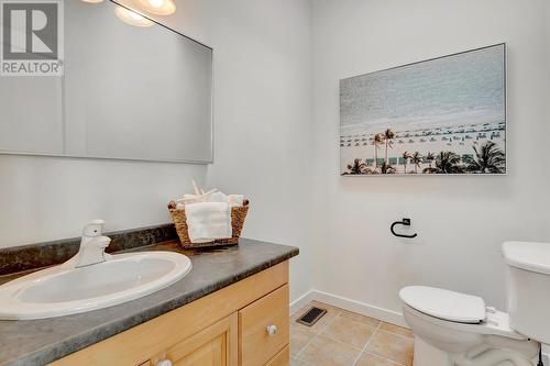 10541 Westshore Road, Vernon, BC - Indoor Photo Showing Bathroom